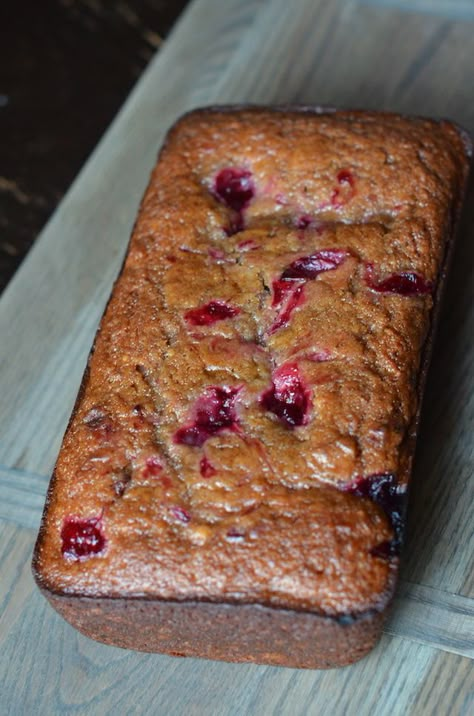 cranberry sauce bread Cranberry Sauce Bread, Cranberry Sauce Muffins, Cookies Coconut, Cranberry Bread Recipes, Plating Food, Presentation Food, Jellied Cranberry Sauce, Canned Cranberry Sauce, Leftover Cranberry Sauce