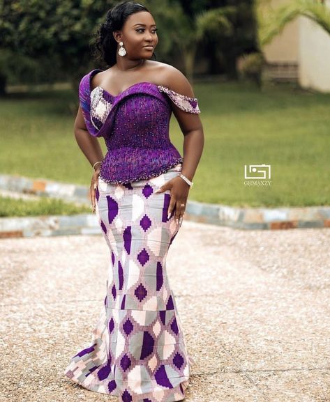 Kente Engagement Dress, Kente Engagement Styles Ghana, Beaded Kente Styles, Kente Styles For Engagement Ghana, Kente Dress Styles Classy, Kente Styles For Engagement, Africa Attire, Summer Fashion Dresses Casual, Lace Dress Classy