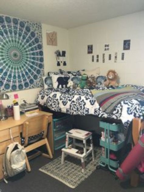 56 Unique Dorm Room Ideas That You Need to Copy #Interior Design source: https://matchness.com/2018/10/03/56-unique-dorm-room-ideas-that-you-need-to-copy/ Dorm Shoe Storage, College Dorm Storage, Unique Dorm Room, Dorm Room Organization Storage, Creative Storage Ideas, Dorm Room Organization Diy, College Living Rooms, Cool Teen Bedrooms, Dorm Sweet Dorm