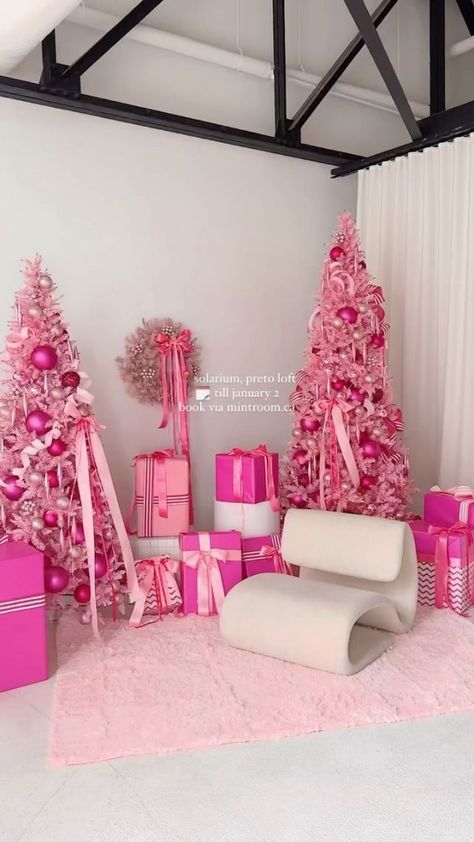 Pink Christmas Photoshoot Ideas, Pastel Christmas Photoshoot, Santa Photoshoot Ideas, Christmas Brand Activation, Christmas Set Up, Pink Christmas Party Ideas, Hot Pink Christmas Aesthetic, Pink Christmas Photoshoot, Christmas Photoshoot Backdrop