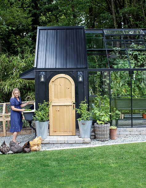 This Dreamy Greenhouse Is Also A Chicken Coop And Party Room - House & Home Cute Chicken Coops, Home Greenhouse, Backyard Greenhouse, Backyard Shed, Garden Boxes, Veggie Garden, House And Home Magazine, Chicken Coop, Garden Shed