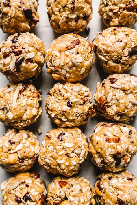 Homemade Energy Balls for Runners - A Foodie Stays Fit Runners Snacks Healthy, Energy Balls For Runners, Powerballs Recipe Healthy Energy Balls, Pre Workout Snack For Energy, Homemade Energy Balls, Pre Run Snack, Superfood Energy Balls, Running Diet, Easy College Meals