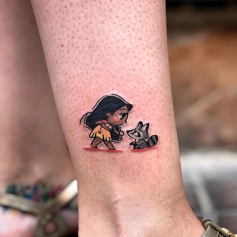 ✨ 𝕽𝖆𝖚𝖑 𝖉𝖊 𝖑𝖆 𝕺✨ on Instagram: “🍂 POCAHONTAS 🍂 Mini Pocahontas kawaii de David Bilson Mil gracias a todos por el like y el comentario para seguir creciendo! #tattoo…” Raccoon From Pocahontas Tattoo, Tattoo Ideas Pocahontas, Meeko Pocahontas Tattoo, Meeko Tattoo, Pocahontas Tattoo Ideas, Meeko Pocahontas, Color Anime, Pocahontas Disney, Pocahontas Tattoo