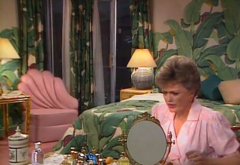 Golden Girls - Blanche's bedroom. S1E18 Blanche Devereaux Bedroom, Golden Girls House, 80s Florida, 1980s Home Decor, Time Capsule House, 1980s Home, Blanche Devereaux, 80s Interior Design, Tv Life