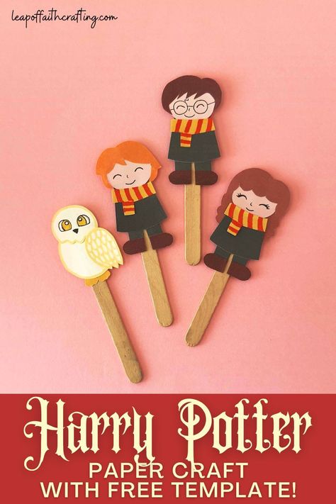 You all are enjoying the easy paper crafts, and with Halloween coming up I thought you might like these cute Harry Potter paper crafts. Harry Potter Crafts For Kids, Harry Potter Stick, Harry Potter Craft, Harry Potter Mandrake, Diy Harry Potter Crafts, Harry Potter Valentines, Harry Potter Day, Harry Potter Bookmark, Bookmarks For Kids