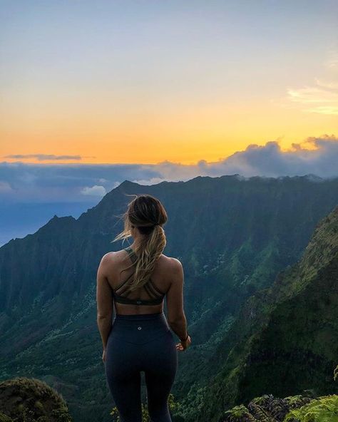 Wander Outfit, Wild Travel, Trail Running Gear, Hawaii Kauai, Best Trail Running Shoes, Hiking Photography, Endurance Workout, Mountain Trail, Hiking Pictures