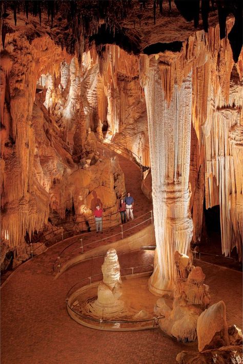 Virginias Caverns - Virginia Is For Lovers Luray Caverns Virginia, Luray Caverns, Virginia Is For Lovers, Earth Pictures, Virginia Usa, Sopot, Pictures Of The Week, Back To Nature, Places Around The World