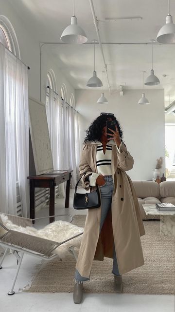 Khaki Trench Coat Outfit, Paris Outfit Ideas Winter, Trench Coat Outfit Winter, Trench Coat Outfit Spring, Trench Coat Street Style, Style Parisian Chic, Paris Outfit Ideas, Trench Outfit, Spring Trench Coat