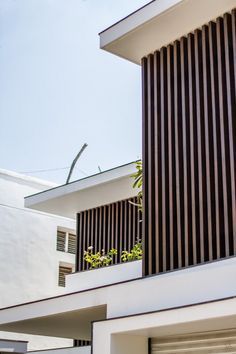 Private Residence With Indoor Pool And Brick Feature Wall At Its Heart | Shanmugam Associates - The Architects Diary Louvers Design Exterior Wall, Wpc Louvers Exterior Elevation, Feature Wall Design Exterior, Exterior Louvers Design, Exterior Feature Wall, Boundary Wall Ideas, House Plant Tattoo, Boundary Wall Designs, Modern Facade Design