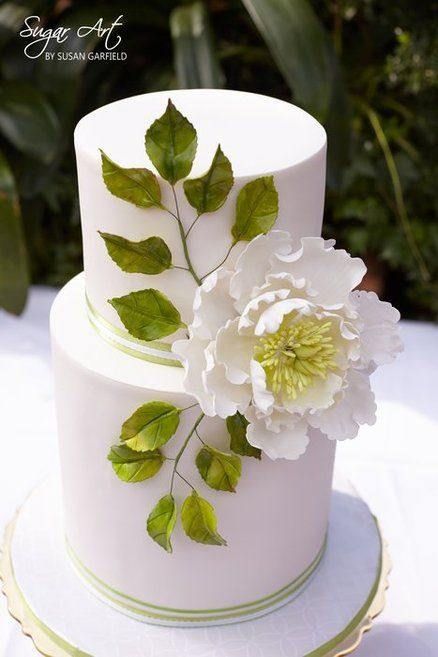 Modwedding.com Open Peony, White And Gold Wedding Cake, White And Green Wedding, Sugar Flowers Cake, Green Wedding Cake, Cake Flower, Sacramento Wedding, Gorgeous Wedding Cake, Fondant Flowers