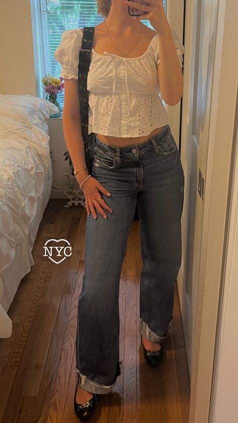 Mirror photo of outfit white eyelet lace peplum top puff sleeves low rise jeans with cuff black ballet flats leather purse Baggy Cuffed Jeans, Black Ballet Flats Outfit, Cuffed Jeans Outfit, Ballet Flats Outfit, Flats Outfit, Black Ballet, Cuffed Jeans, White Lace Top, Black Purse