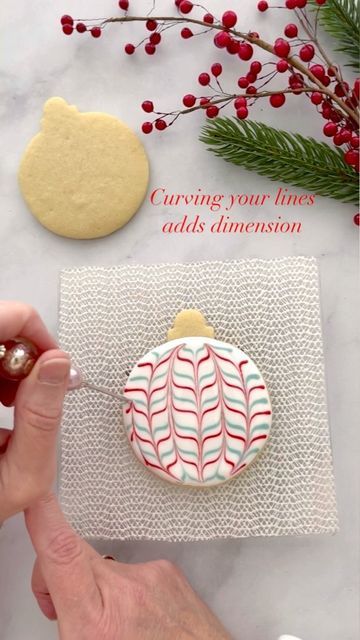 Mary Mansfield on Instagram: "Need a fun, quick and simple way to make impressive Christmas cookies? This ornament cookie (or bauble to some of you) uses one of my favorite techniques and it couldn’t be easier! Watch the reel for step by step instructions and tips! Cutter from @annclarkcookiecutters #cookievideo #cookiedecoratingvideo #cookiedecoratingtutorial #cookietutorial #ornamentcookies #christmascookies #royalicing #royalicingcookies #decoratedcookies #icingcookies #decoratedsugarcookies #cookiedecorating #cookiesofinstagram" Easy Christmas Cookies Decorating, Christmas Cookie Icing, Decorated Cookies Tutorial, Christmas Biscuits, Cookie Videos, Ornament Cookies, Christmas Cookies Easy, Cookie Tutorials, Christmas Tree Cookies