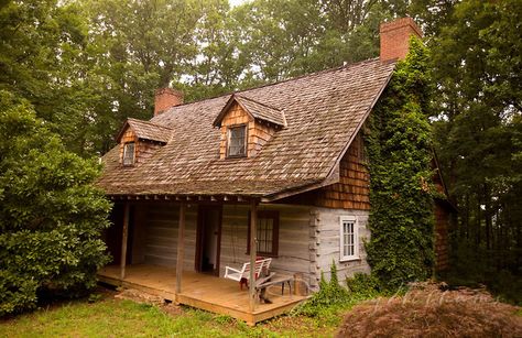 An old log cabin is nestled in the trees in the foothills of the Appalachian Mountains of North Carolina Old Log Cabin, Woodland Cabin, Silo House, Old Cabins, Log Cabin Ideas, Secluded Cabin, Nc Mountains, Country Cabin, Log Cabin Homes