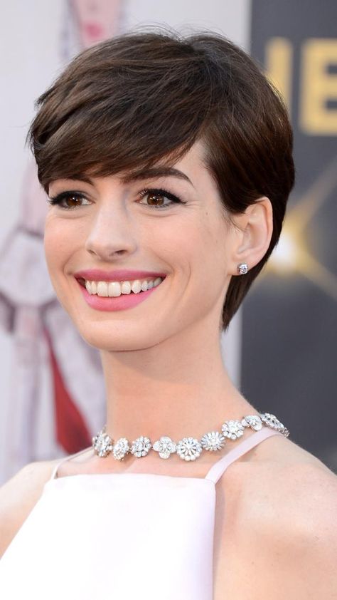 The Best Short Haircuts by Face Shape: The Pixie: Perfect for Oval, Square, Round & Heart-Shaped Faces Anne Hathaway Short Hair, Cute Pixie Haircuts, Trendy We Fryzurach, Pixie Hair, Best Short Haircuts, Penteado Cabelo Curto, Short Pixie Haircuts, Teen Hairstyles, Hairstyles For Round Faces