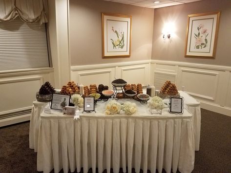 Cannoli Station Wedding, Italian Bakery, Dessert Options, Cannoli, The Spot, Wedding Reception, Birthday Party, Dessert, Make It Yourself