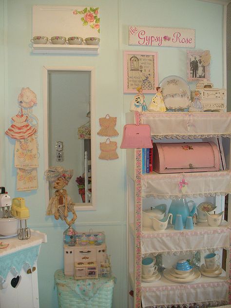 pastel cottage goodness Room Color Ideas, Pastel Cottage, Dream Photo, Otaku Room, Pastel Vintage, Pastel House, Pastel Room, Interior Painting, Colorful Roses