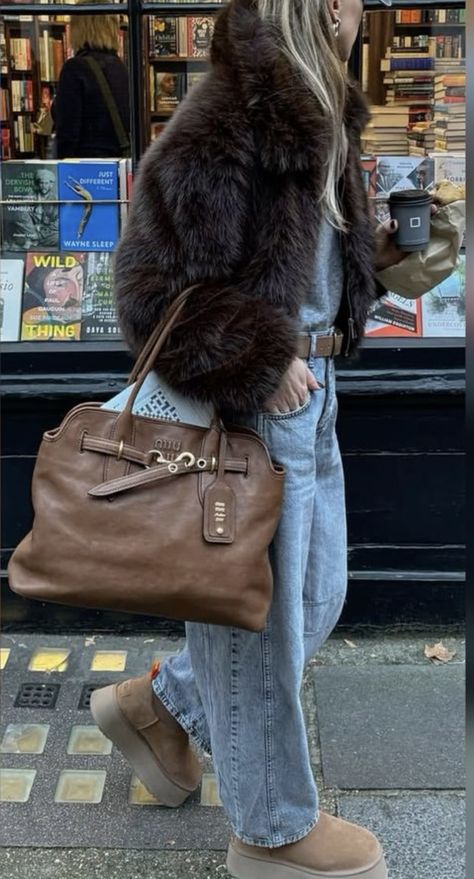 Fur Jacket Outfit, Cropped Faux Fur Coat, Short Faux Fur Coat, Fur Coat Outfit, Skandinavian Fashion, Chic Streetwear, Cropped Coat, Jackets Winter, Outfit Chic