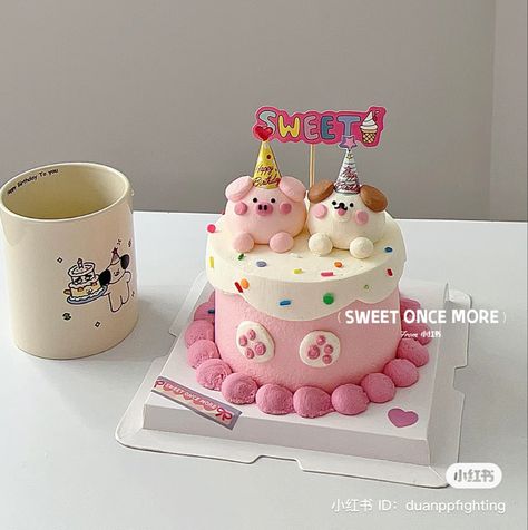 Valentine Hampers, Bear Korean, Small Birthday Cakes, Cookie Bakery, Korean Cake, Cake Inspo, Birthday Cakes For Men, Character Cakes, Pretty Birthday Cakes