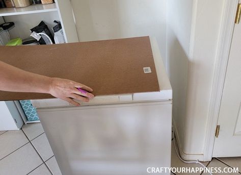 We have a small chest freezer that we struggled to organize. We never knew what was in! We decided to do an organizing project AND also make a nifty lift up lid in the process. Your supplies will vary depending on the type and size of freezer you have. The first thing we did with our small freezer and to measure and cut the Masonite board. We then cut the trim pieces to fit 3 edges. You will need to angle cut the corners. The BACK will have no trim. The trim was then glued to 3 e… Hiding Chest Freezer, Chest Freezer Under Counter, Deep Freezer Wood Cover, Laundry Room With Chest Freezer, Hidden Deep Freezer Ideas, Lift Up Countertop, Diy Deep Freezer Makeover, Chest Freezer Island, How To Disguise A Chest Freezer