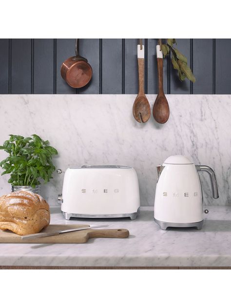 Smeg Kettle, White Kettle, Smeg Toaster, Smeg Kitchen, Smeg Appliances, Appliances Design, Perfect Cup Of Tea, Kettle And Toaster, White Appliances