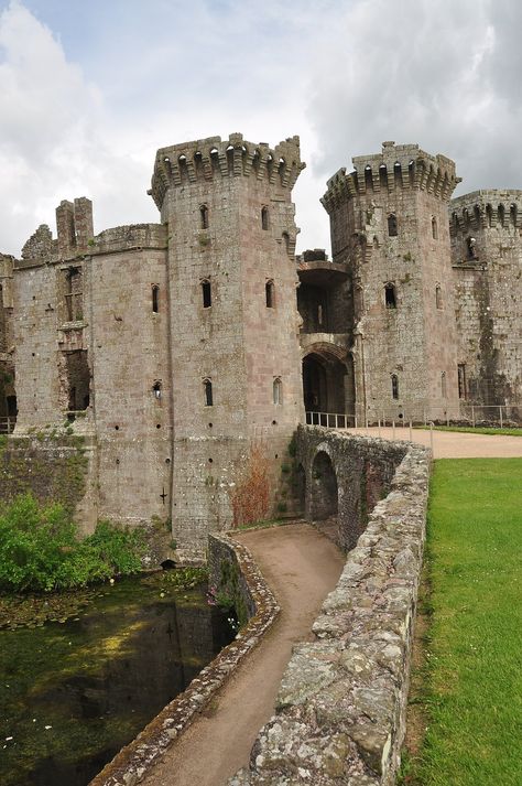 Raglan Castle,Monmouthshire,Wales.Owned by Cadw.Castle was built in several phases, initial work occurring in the 1420s&1430s,a major phase in the 1460s,with alterations& additions at the end of the 16th c. The castle was built in stone,initially pale sandstone from Redbrook,&later Old Red Sandstone,with Bath Stone used for many of the detailed features.Like similar properties of the period, the castle of the 1460s was almost certainly designed to be approached&entered in a particular way. 1400 Aesthetic, Sandstone Castle, Wales Aesthetic, Stone Palace, Raglan Castle, Castle Concept, Royalty Dr, Castle Stone, Fantasy Things