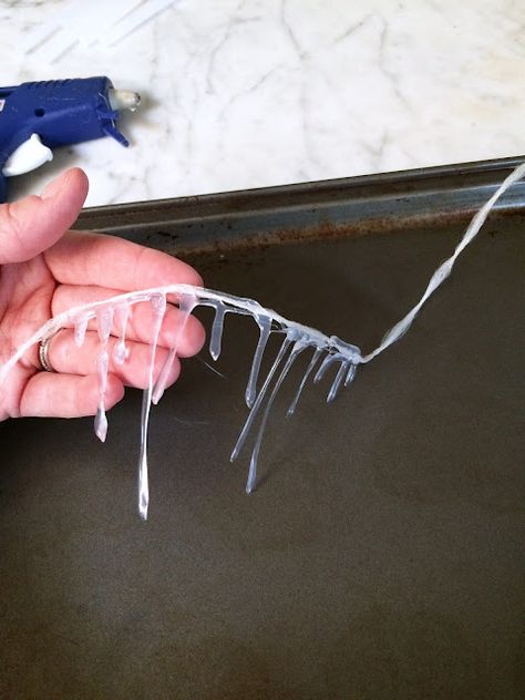 How To Make Icicles With Hot Glue, Fake Icicles Diy, Diy Christmas Icicles, Hot Glue Icicles Diy, Diy Icecicles Decorations, Hot Glue Icicles, Diy Icecycles, Icicles Diy, Diy Icicles