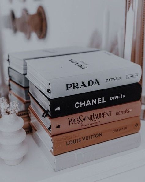 Instagram Frame, Coffee And Books, Beige Aesthetic, Coffee Table Books, White Aesthetic, Fashion Books, Wallpapers Vintage, Aesthetic Vintage, Luxury Life