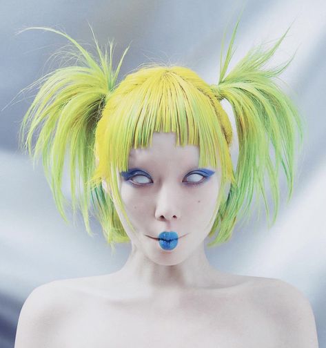 Cyberpunk Hair Color, Avant Garde Hair Color, Alien Hairstyle Ideas, Alien Hairstyles, Alien Hairstyle, Futuristic Hairstyle, Neon Green Wig, Goth Drag, Cyberpunk Hairstyles