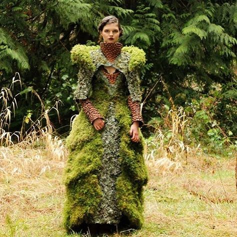 Carly Jenkins and Jamie Rogers (@killingfrostfarm) • Instagram photos and videos Wearable Plant, Moss Dress, Nature Outfits, Artist Bag, Tree People, Cape Designs, Forest Style, Witch Outfit, Human Species