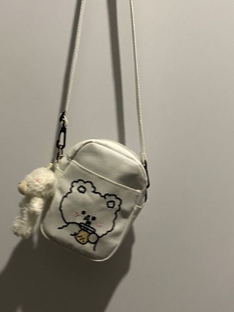 Aesthetic Sling Bag, Sling Bag Aesthetic, Mini Sling Bag, Kitty Items, Bag Aesthetic, Hello Kitty Items, Bags Aesthetic, Outfit Aesthetic, Bag Style