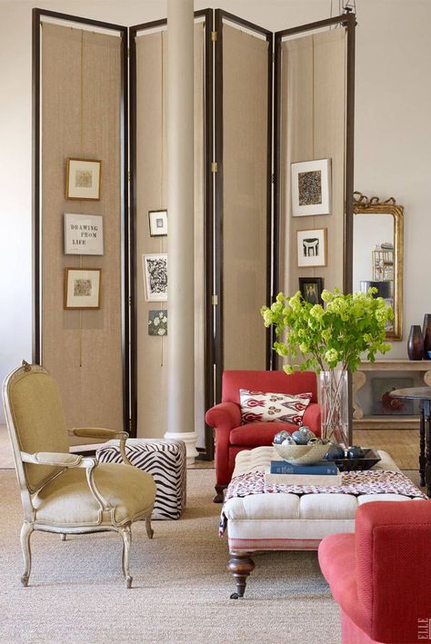 A tall neutral folding screen adds warmth to a living room Nyc Decor, Room Divider Ideas, Manhattan Loft, Divider Ideas, Soho Loft, Folding Screen, Loft Design, A Living Room, New Classic