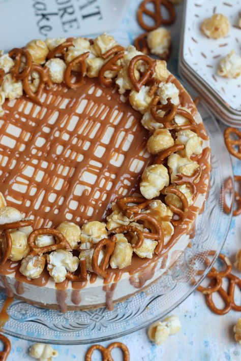 No-Bake Salted Caramel Cheesecake! - Jane's Patisserie Thanksgiving Desserts Cake, Caramel Cheesecake Recipes, Caramel Biscuits, Janes Patisserie, Salted Caramel Cake, Salted Caramel Cheesecake, Dessert Cakes, Caramel Cheesecake, Easy Cheesecake Recipes