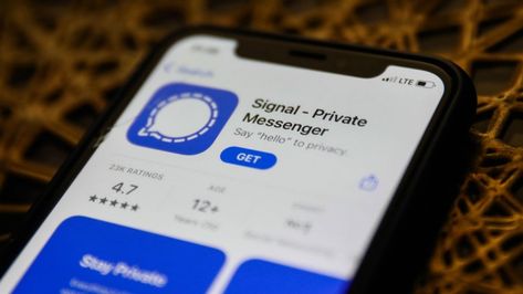 How Signal Became the Most Popular App in the World Overnight, and Why It Matters Signal Messenger, Hacking Software, Signal App, Startup Funding, English Articles, Black Lives Matter Protest, Popular Apps, Phone Hacks, Messaging App