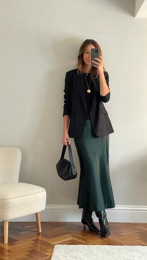 This satin slip skirt is a longer length than the usual ones that I stock. It is perfect for taller ladies. Or good as a maxi skirt length, The model in this picture is @mytall40s (instagram page for tall fashion) Abby is 6"1 so you can see it is a great length for taller ladies. Length measured on a size 12 is 105cm 65% polyester 35% viscose 30 degree wash, do not tumble dry