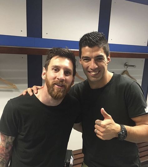 Argentinian football player: Lionel Messi (10) & Uruguayan football player: Luis Suárez (9) Messi Suarez, Lionel Messi Fc Barcelona, Xavi Hernandez, Barcelona Players, Lionel Andrés Messi, Messi 10, Leo Messi, Best Player, Man Crush