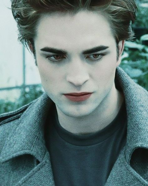 Edward Cullen Cosplay, Books Twilight, Twilight Edward Cullen, Edward Twilight, Dollars Money Wallpaper, Dollars Money, Edward Cullen Robert Pattinson, Black Ponytail, Money Wallpaper