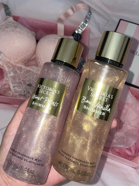 Glitter Perfume Aesthetic, Victoria Secret Glitter Perfume, Perfume With Glitter, So Spray Aesthetic, Books With No Spice, Victoria Secret Perfume Body Spray, Funny Stories To Tell, Perfume Victoria Secret, Profumo Victoria Secret