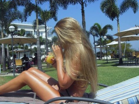 Tsitp Dr, Malibu Barbie, Coconut Girl, Summer Feeling, Summer Photos, Grunge Hair, Dream Hair, Summer 24, Beach Girl