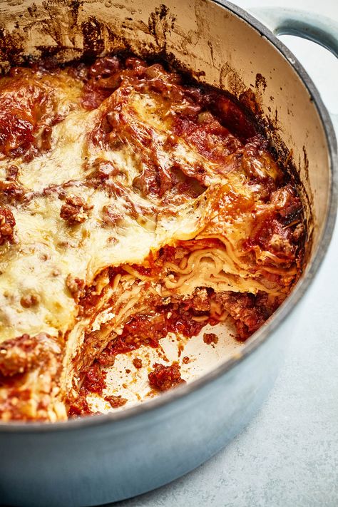 This Dutch oven lasagna is a straightforward, one-pot meal that amps up the classic with taller layers and irresistibly crispy edges. Lasagna In Dutch Oven, Lasagna Dutch Oven, Dutch Oven Lasagna, Oven Ready Lasagna, Canning Crushed Tomatoes, Ragu Recipe, Mild Italian Sausage, Beef Recipes Easy, Bird Food