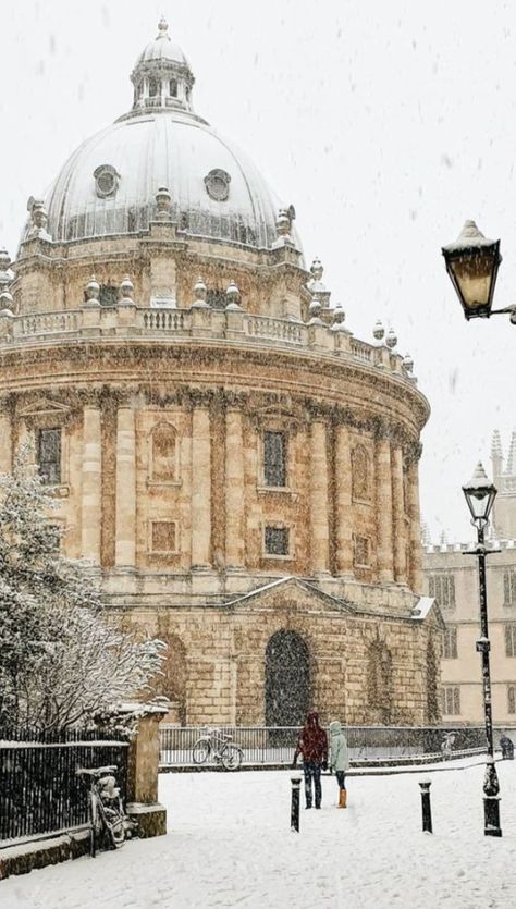 The Radcliffe Camera - Oxford University Library Oxford, Radcliffe Camera, Oxford College, College Vision Board, Building Aesthetic, Light Academia Aesthetic, Aesthetic Study, Oxford England, Dream College