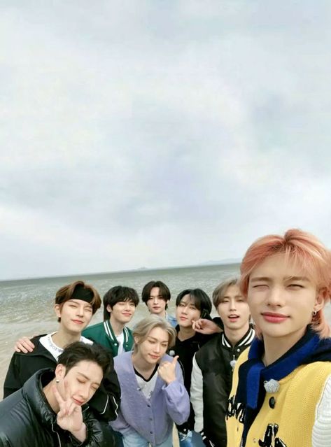 #straykids #new #solo #kpop #cool #concert #maniac #hot #leeknow #felix #changbin #skz #in #han #hyunjin #bangchan #seungmin #maxident #chill #skzreplay Skz 6th Anniversary, Stray Kids Ot8 Wallpaper, Stray Kids Ot8, Changbin Skz, Group Shots, Kids Groups, 6th Anniversary, Group Photos, Kids Pictures