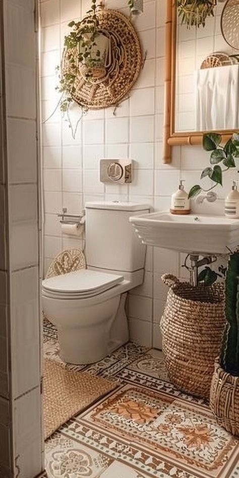 Interior Design Inspo Bathroom Boho Style, Small Boho Bathroom Ideas, Boho Style Bathroom, Mosaic Bathroom Tile, Boho Bathroom Ideas, Boho Apartments, Modern Bathroom Design Ideas, Bohemian Bathroom, Boho Bathroom Decor