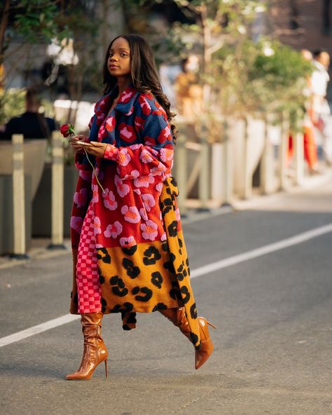 New York Fashion Week Street Style Day 5 Fun Clothing Styles, Fashion Week Outfit Ideas Inspiration, New York Street Style Fall 2024, Fall Fashion Outfits 2024, Colourful Winter Outfits, Colourful Outfit Ideas, Colorful Winter Fashion, Winter Street Fashion, Red Cadillac