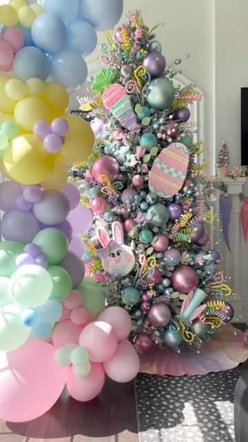 SAMI RICCIOLI on Instagram: "Happy Easter weekend my friends 🐣 #easterdecor #eastertree" Easter Festival Ideas, Easter Trees Ideas, Easter Office Decor, Spring Christmas Tree Ideas, Easter Christmas Tree Ideas, Easter Christmas Tree, Spring Christmas Tree, Spring Tree Decorations, Happy Ester