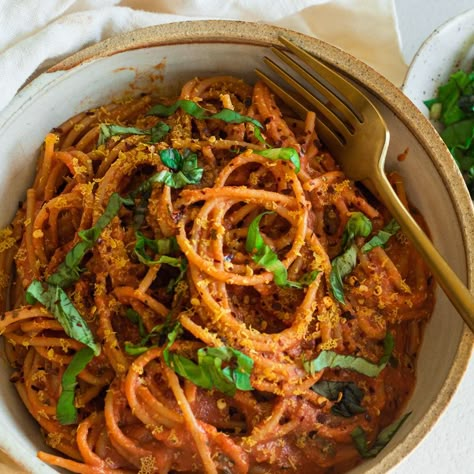 This vegan silken tofu tomato pasta sauce is a delicious and high protein vegan meal. High Protein Pasta Sauce, Protein Pasta Sauce, Tofu Pasta Sauce, Silken Tofu Recipes, Tofu Pasta, Tofu Sauce, High Protein Pasta, Vegan Italian Recipes, High Protein Vegan Recipes