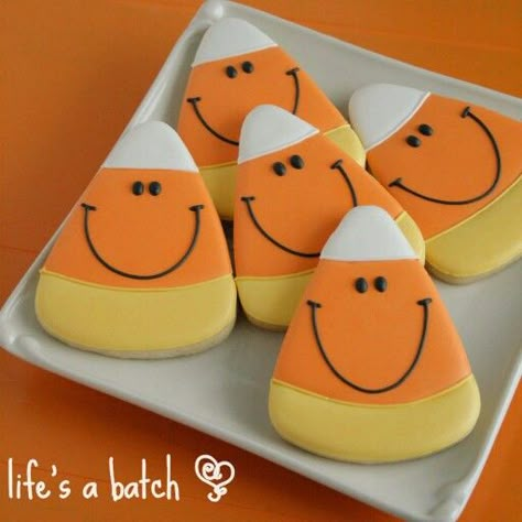 Candy corn cookies by Life's a Batch Candy Corn Sugar Cookies, Corn Cookies, Fall Decorated Cookies, Royal Icing Cookies Recipe, Halloween Sugar Cookies Decorated, Candy Corn Cookies, Halloween Cookies Decorated, Royal Iced Cookies, Crazy Cookies