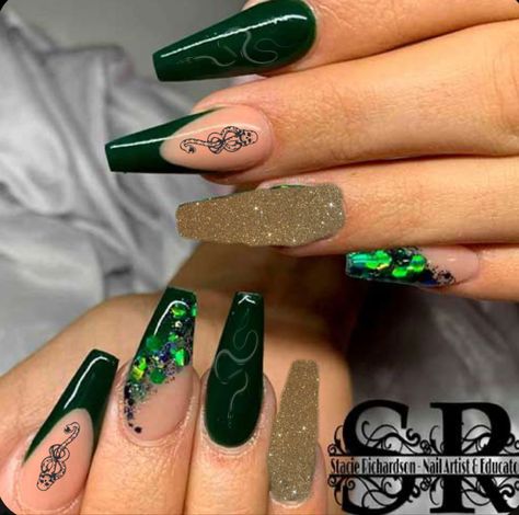 St Patrick Day Nails Acrylic, Green Acrylic Nails, Dark Green Nails, St Patricks Day Nails, Green Nail Designs, Nagel Tips, Coffin Shape Nails, Dark Nails, Acrylic Nails Coffin