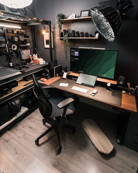 Desk Setup Workspace Inspiration, Desk Setup Workspace, Clean Desk Setup, Minimal Desk Setup, Office Space Inspiration, Minimal Desk, Dream Desk, Clean Desk, Desk Setups