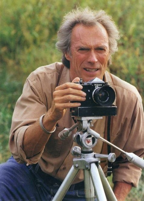 Clint Eastwood in The Bridges of Madison County, 1995. Bridges Of Madison County, Clint Eastwood Movies, Classic Actors, Movie Directors, Classic Camera, Madison County, 90s Movies, American Icons, Famous Photographers