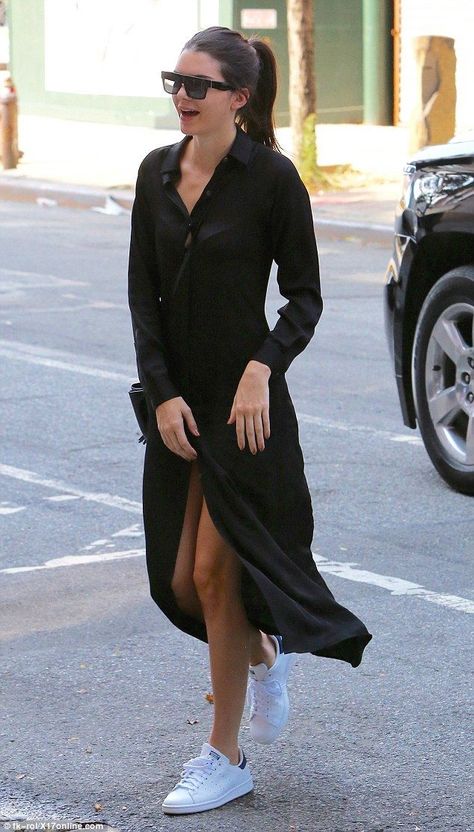 Kim Kardashian and Kendall Jenner show off sisterly casual chic style Black Shirt Dress Outfit, Kendall Jenner Casual, Kendall Style, Shirt Dress Outfit, Kendall Jenner Outfits, Jenner Outfits, Jenner Style, September 8, Celebrity Street Style